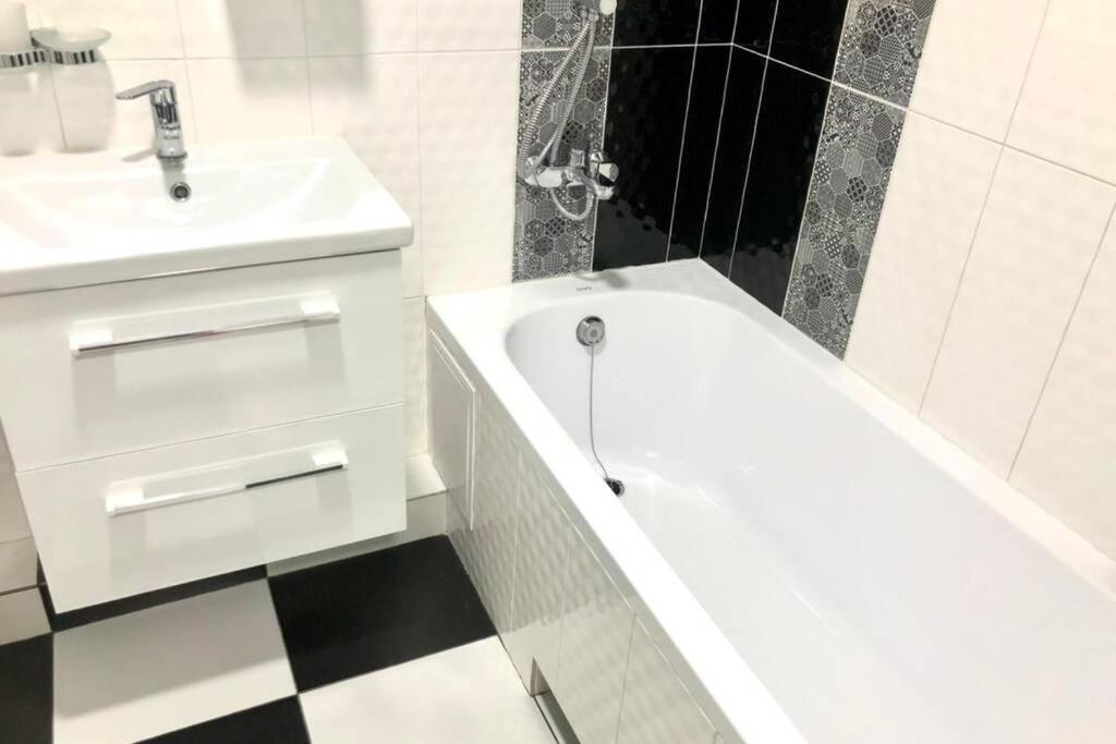 Новобудова Місто Трав, Р-Н Вікторії Гарденс Apartment Лвив Екстериор снимка